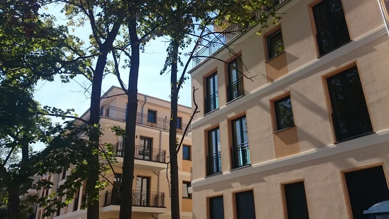 Großer Balkon und neuwertige EBK, schöne Wohnung mit Lift — photo 1